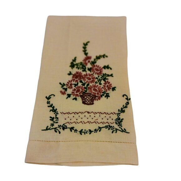 Vintage 1940s Hand Embroidered Linen Tea With Floral Basket Design - Picture 1 of 5